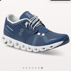 On cloud 5 running shoes size 10 denim/white NIB NWT